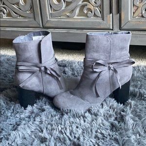 Grey bow booties